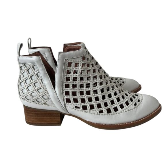 Jeffrey Campbell Taggart Open Weave Ankle White Leather  Boots Size 6 - Picture 2 of 9